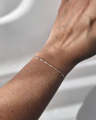 pulseira atemporal e minimalista em prata 925 Thyassa